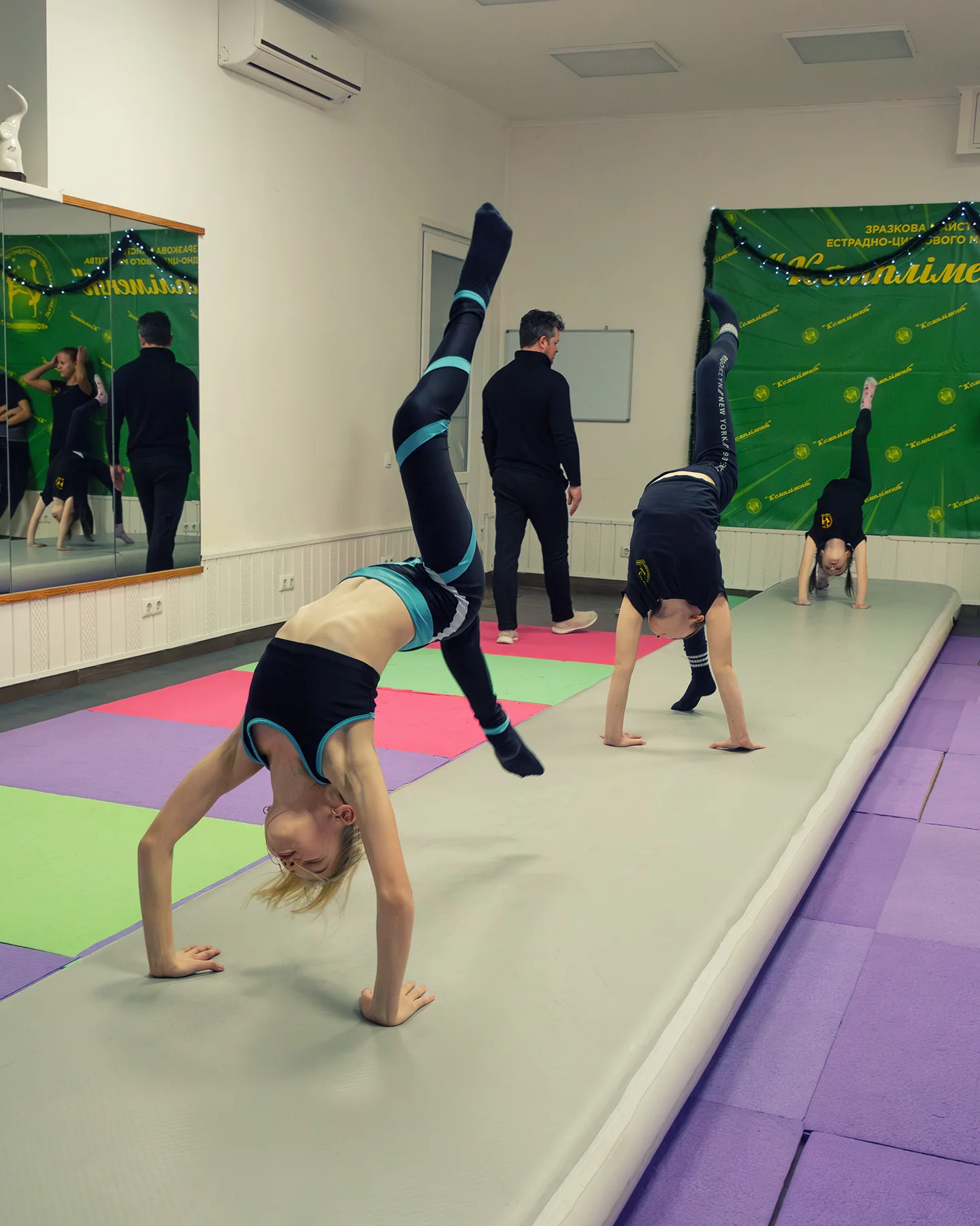 Circus of Resilience: How Irpin's Studio Bounced Back from War's Grip — 8