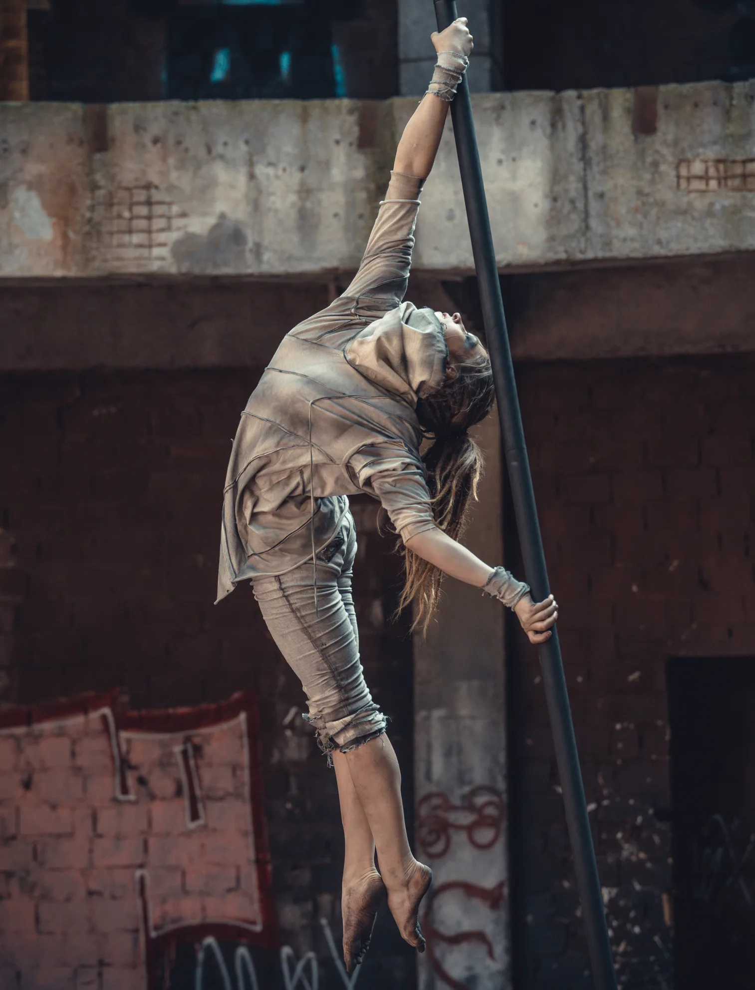 circus artist Veronika Goroshkova for Raw Art